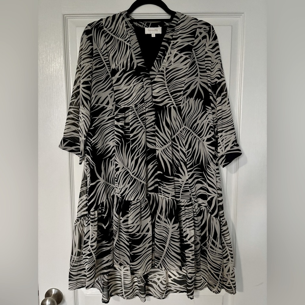 Grace & Mila Black and White Leaf Print Dress
